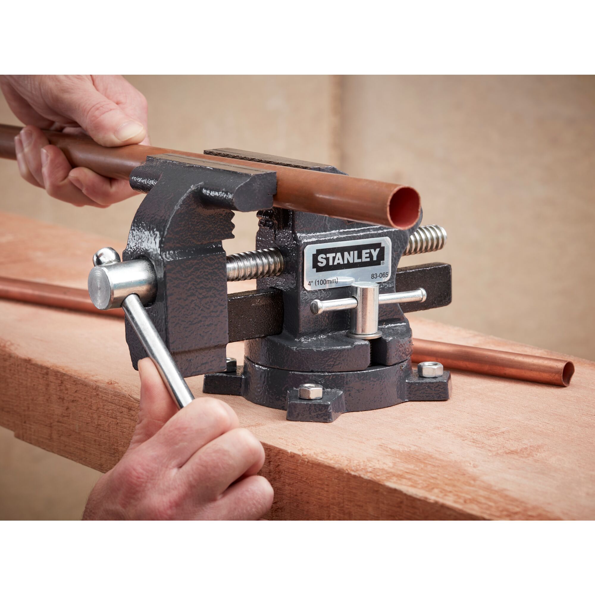 STANLEY® MAXSTEEL® 115mm Light-Duty Bench Vice
