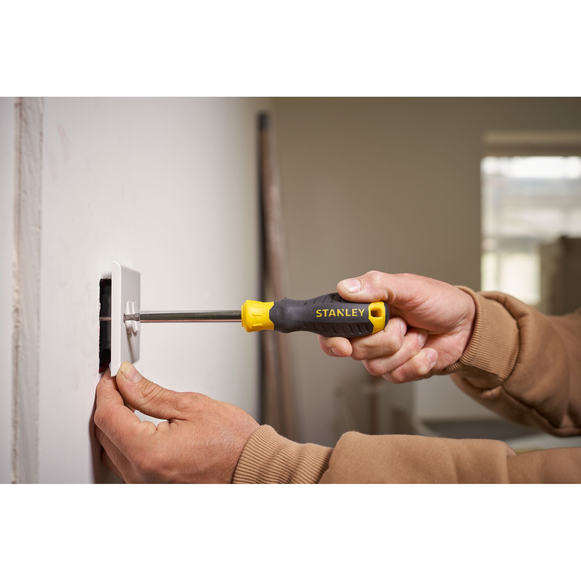 STANLEY® 35 Piece MultiBit Screwdriver Set Application Image STANLEY® 35 Piece MultiBit Screwdriver Set Application Image