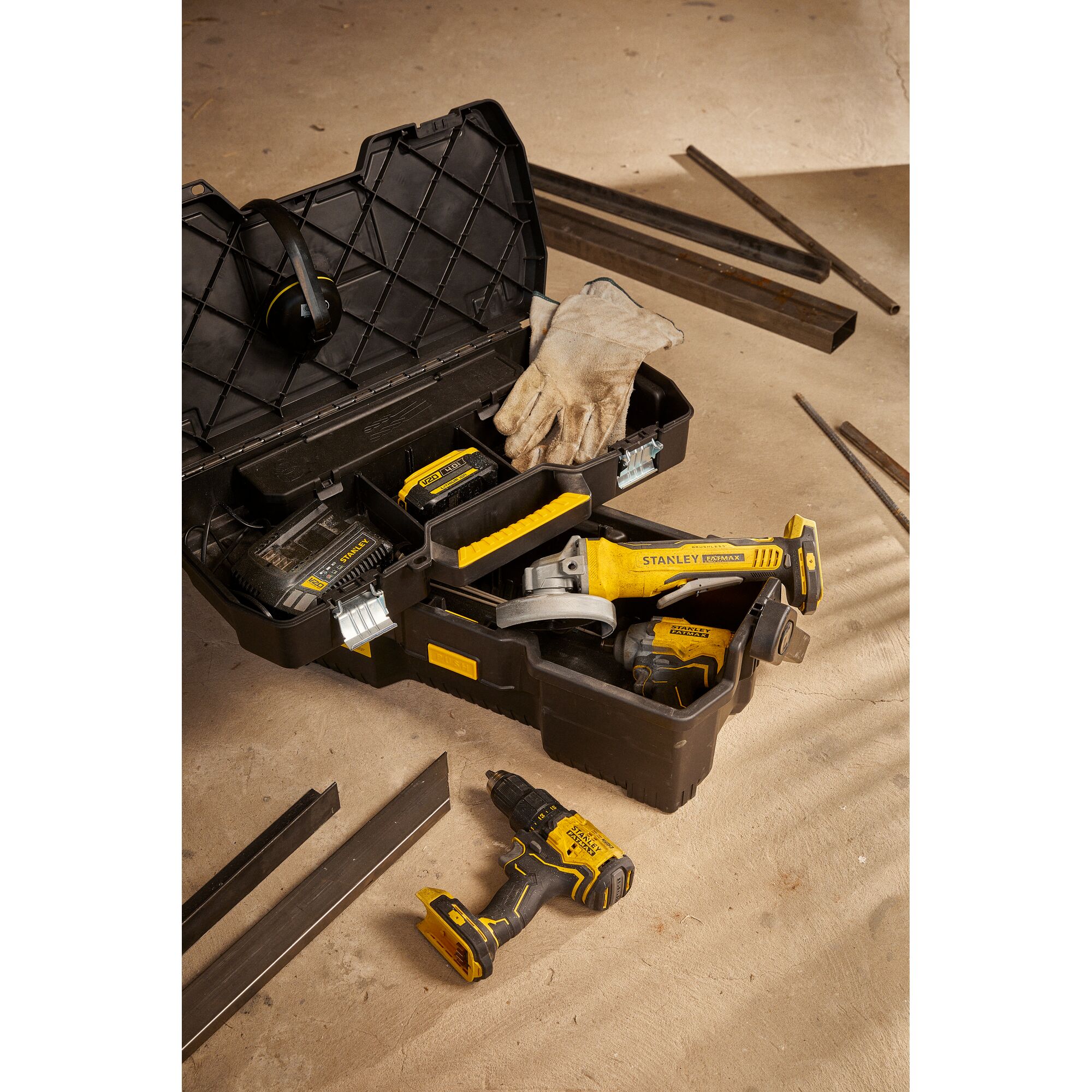 ENVIROMENT GROUPSTANLEY  constructionHIGH ANGLE CONSTRUCTION FAMILY TOOLS INSIDE A TOOL BOX