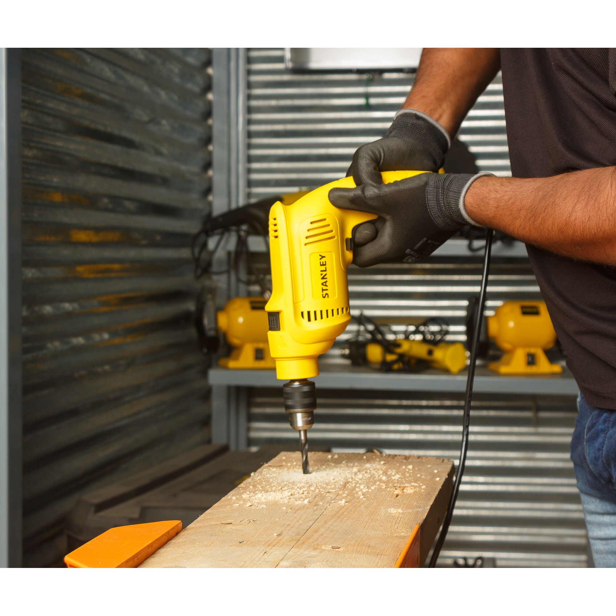 550W Drill Kit With 120+ Pieces