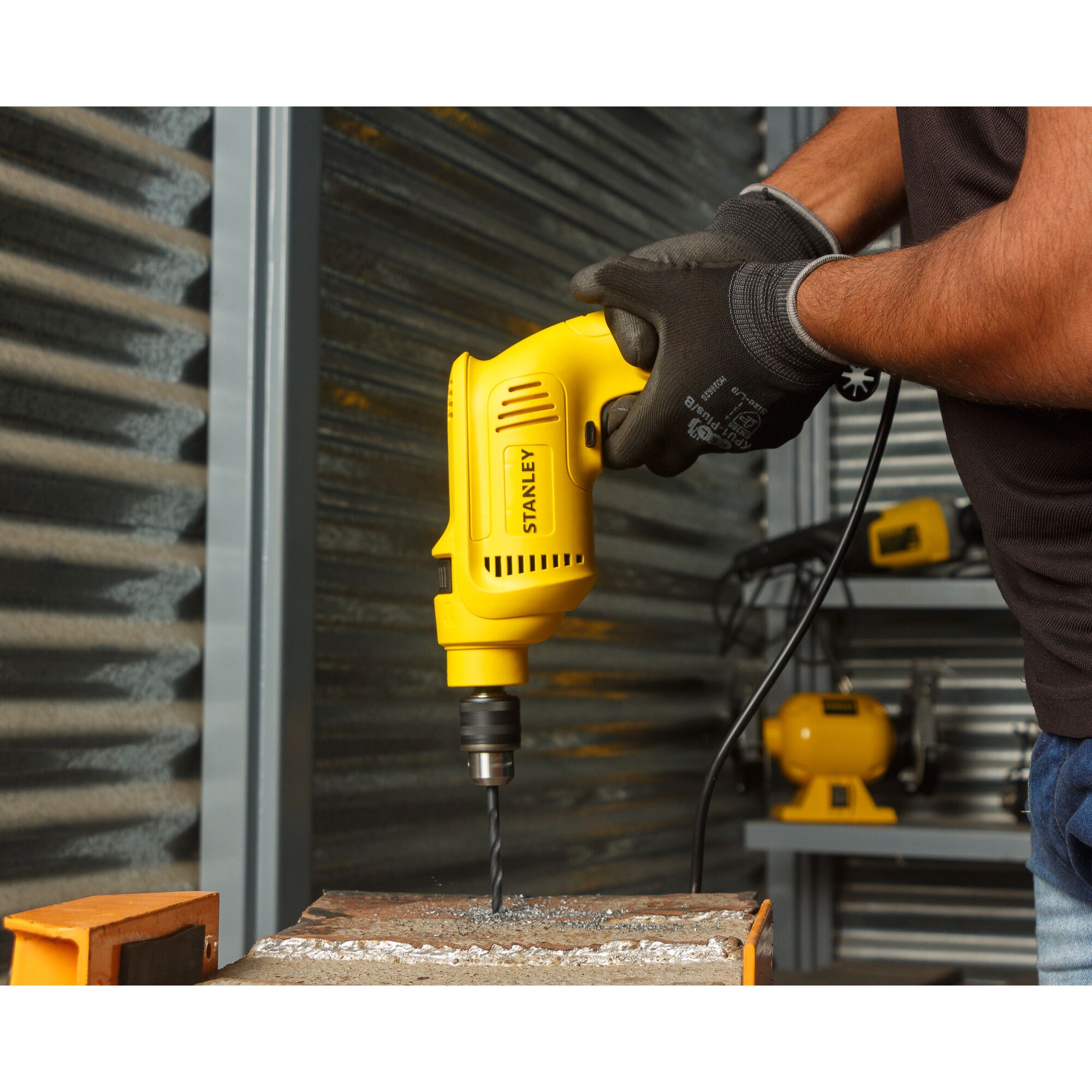 550W Drill Kit With 120+ Pieces